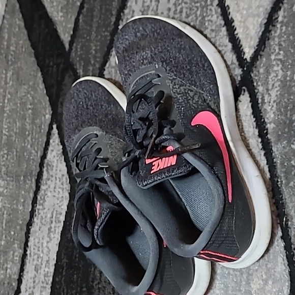 NIKE FLEX CONTACT ATHLETIC SHOES - Picture 8 of 9